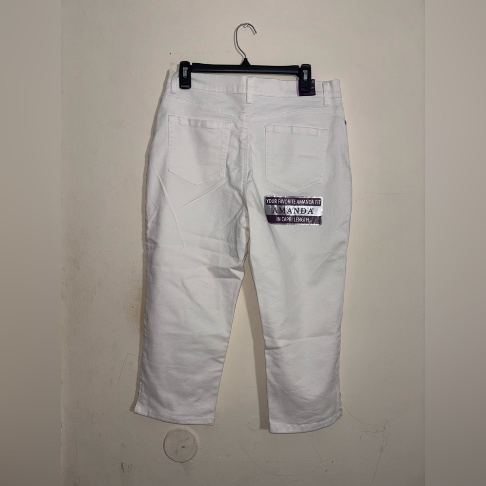 Gloria Vanderbilt Amanda
Heritage Fit Capri Classic Rise Crystal
White size 10 - Picture 2 of 16